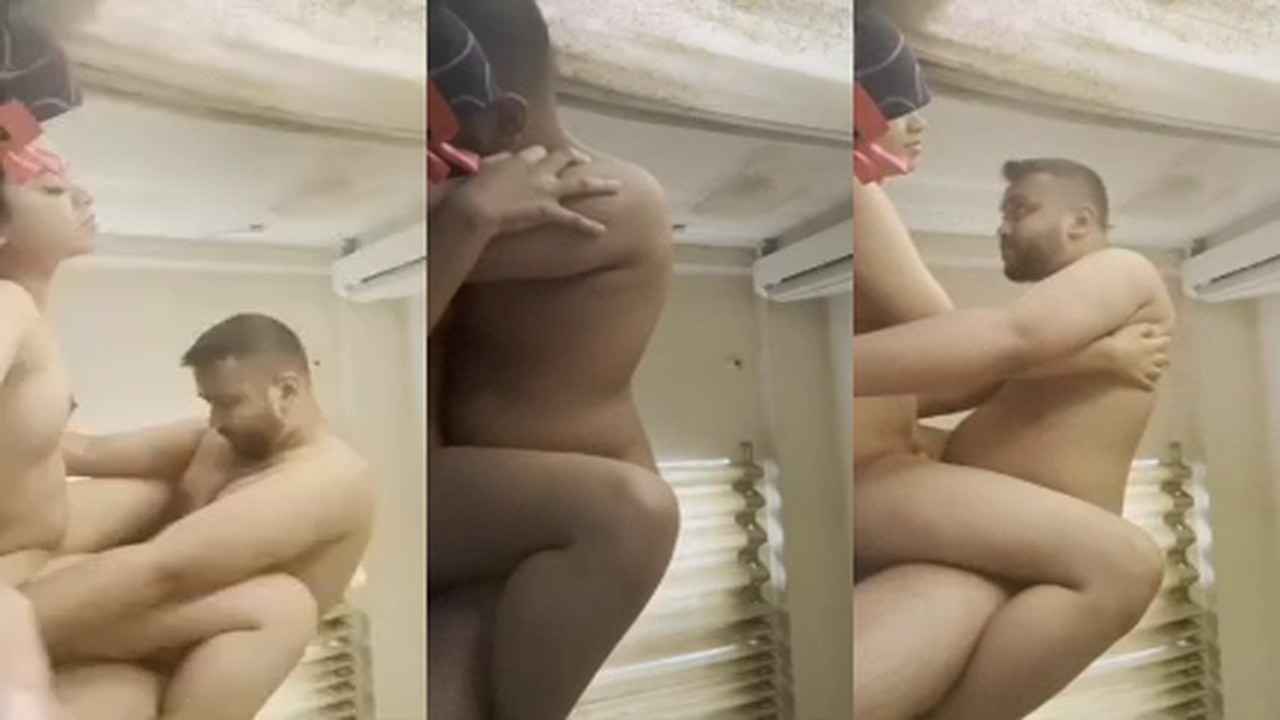 Bed Par Nangi GF Ki Chummi Lete Huia Missionary Position Mein Chudai
