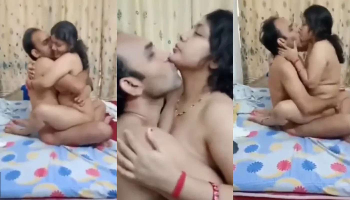 Sexy Slim Bhabhi pati Ke Godi Main Chudai & Cowgirl Sex