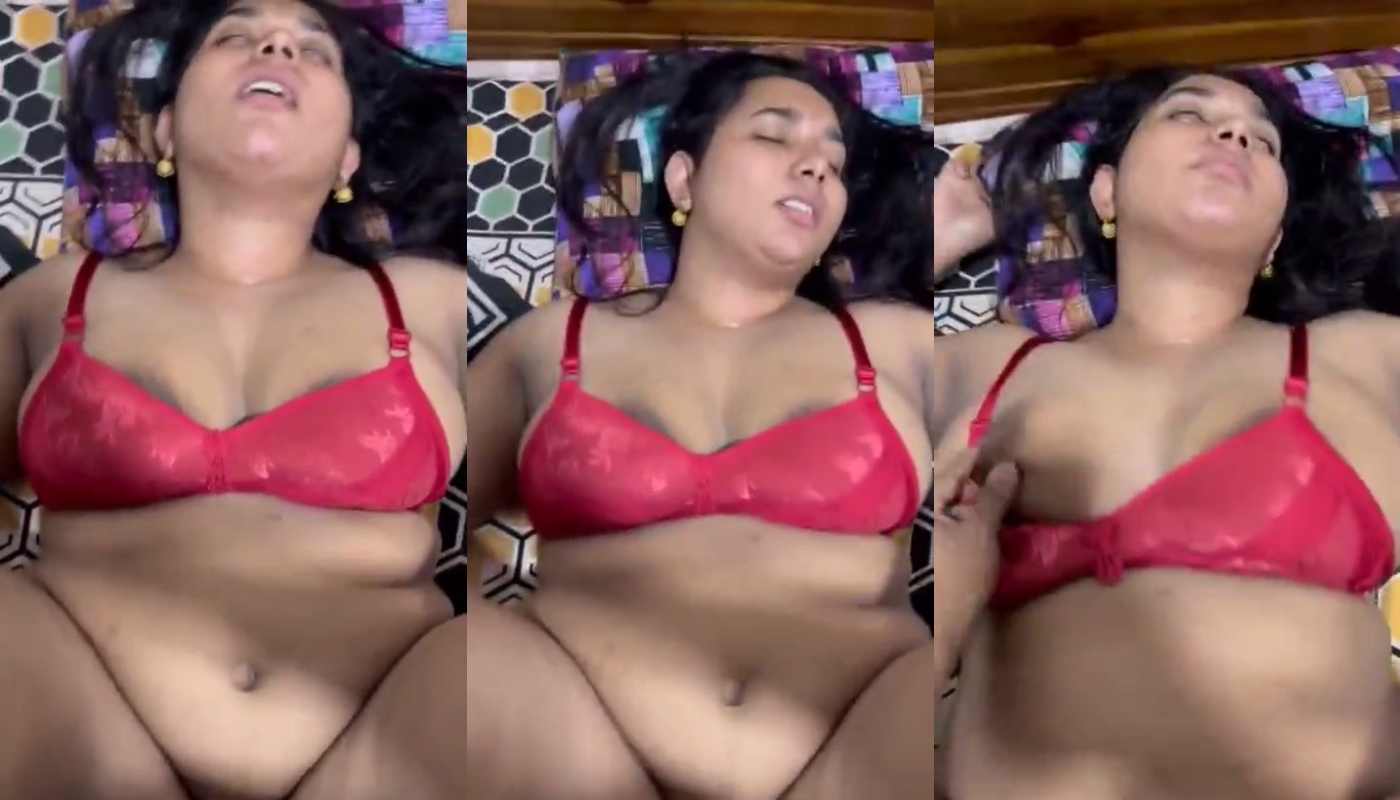 Lal Bra Main Moti Sexy Biwi Ko Letake Palang Tod Pela Uske Pati Ne
