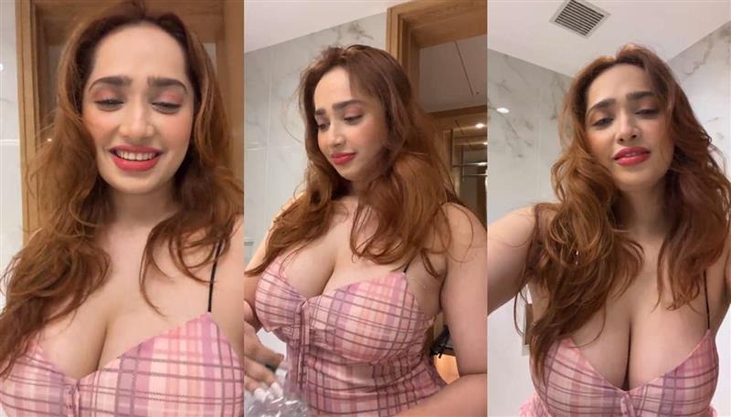 Big Boobs Aditi Mistry Showing Her Latest Live Lingerie in Insta Nude Live